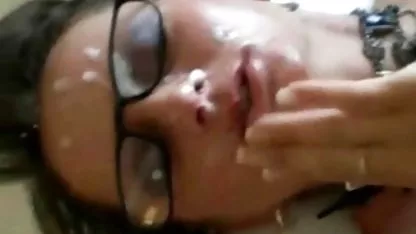 Alte teens - pornofilme mit deutscher sprache zwei flotter Dreier teenager gefickt von Opas Schwanz in alle Löcher